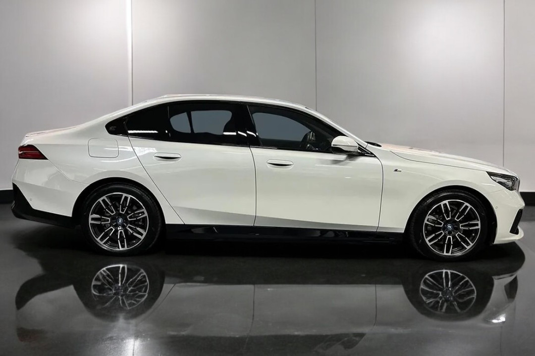 BMW Seria 5 530e M-Sport (2)