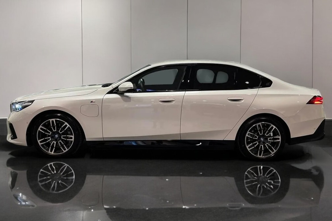 BMW Seria 5 530e M-Sport (5)