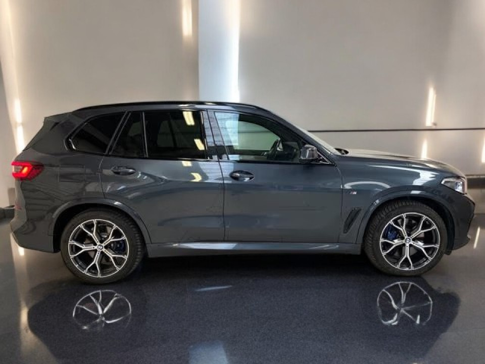 BMW X5 xDrive45e M-Sport (2)