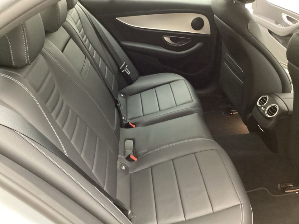 Mercedes-Benz E 300d 4MATIC Avantgarde - foto 7