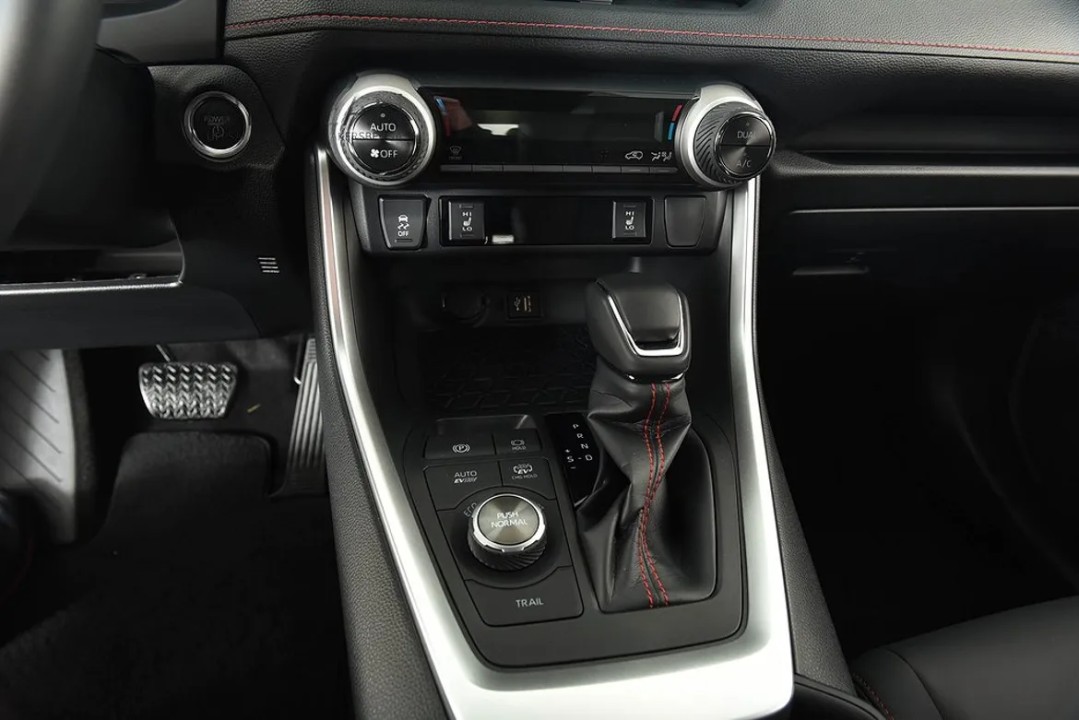 Toyota RAV4 PHEV - foto 13