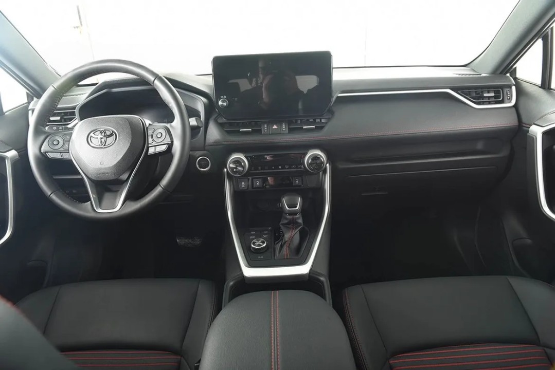 Toyota RAV4 PHEV - foto 6