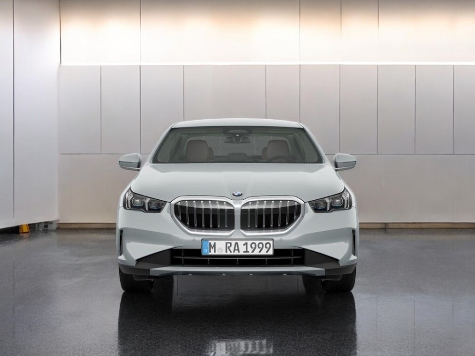 BMW Seria 5 520d M-Sport (3)