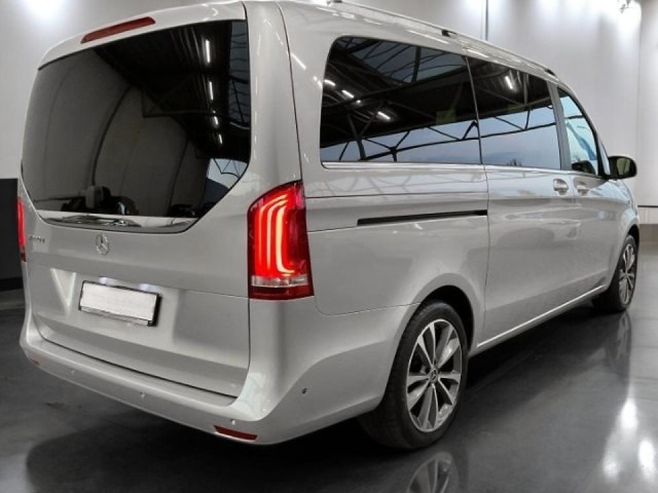 Mercedes-Benz V 220d (3)