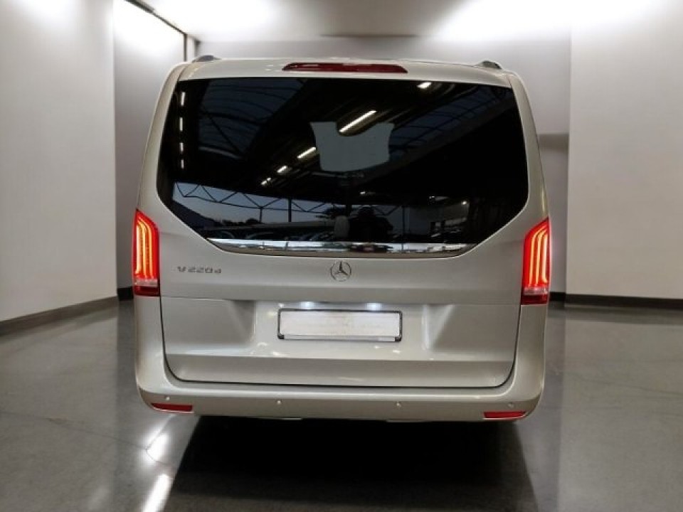 Mercedes-Benz V 220d (5)