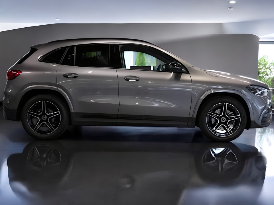 Mercedes-Benz GLA 200 AMG Line (2)