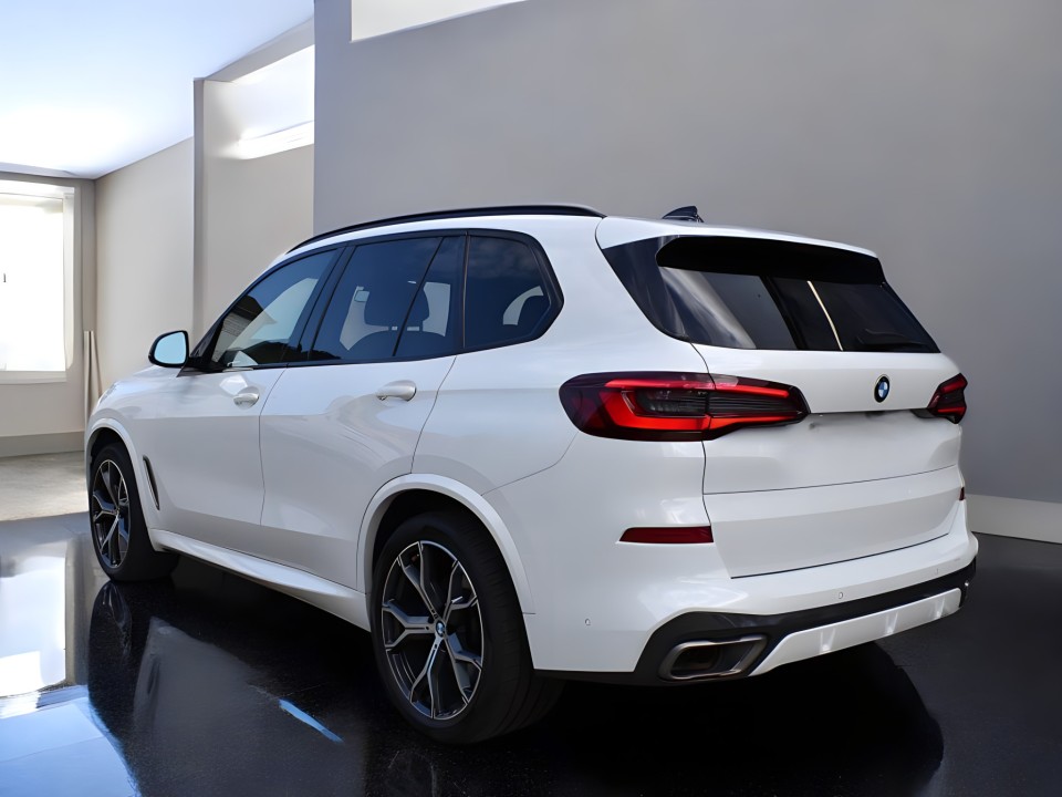 BMW X5 M50i (4)