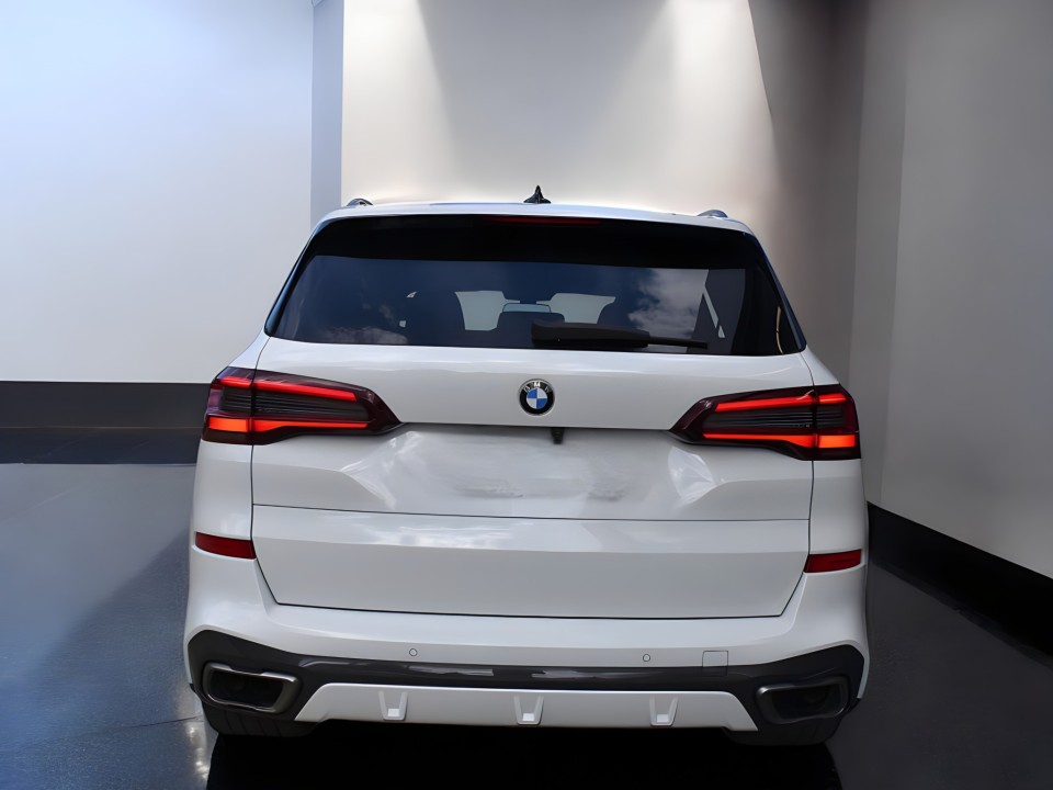 BMW X5 M50i (5)