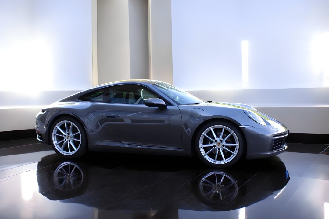 Porsche 911 Carrera (4)