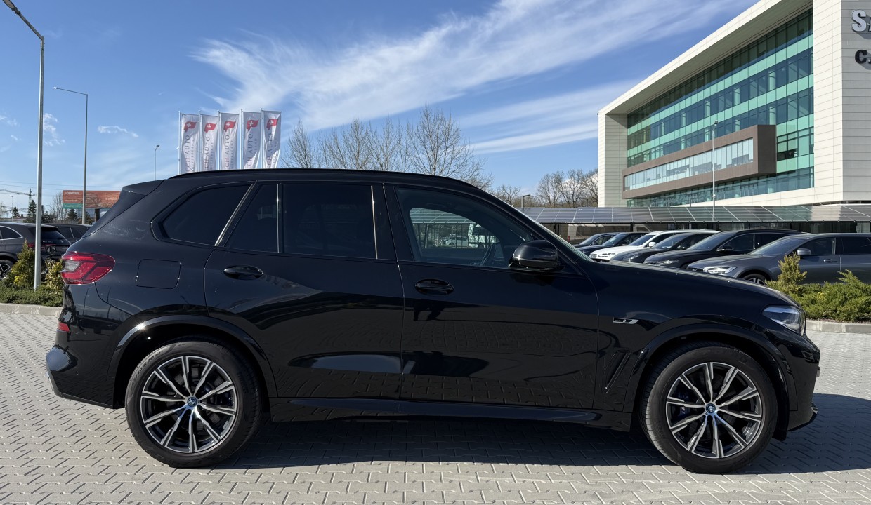 BMW X5 xDrive45e M-Sport (2)