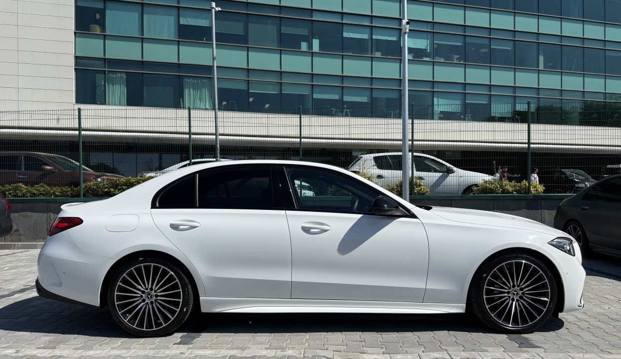 Mercedes-Benz C 180 AMG (2)