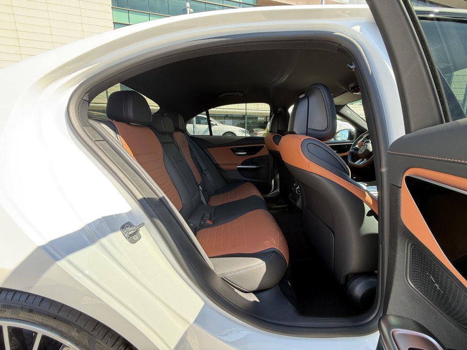 Mercedes-Benz C 180 AMG - foto 18