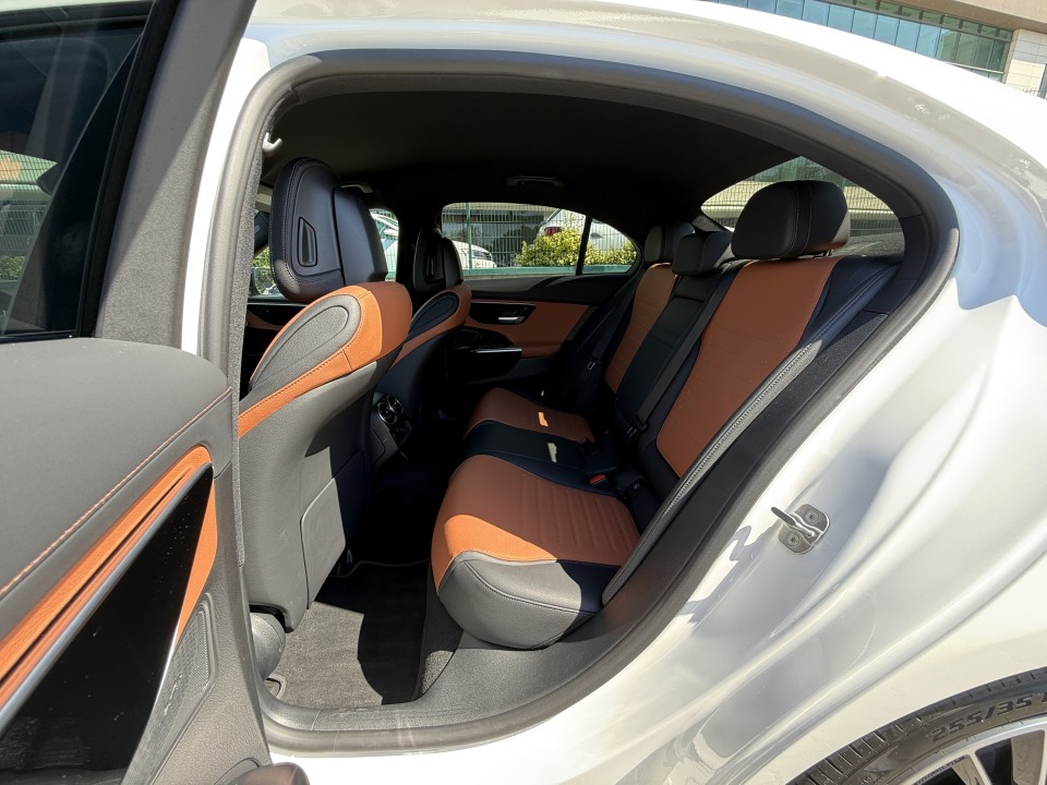 Mercedes-Benz C 180 AMG - foto 12