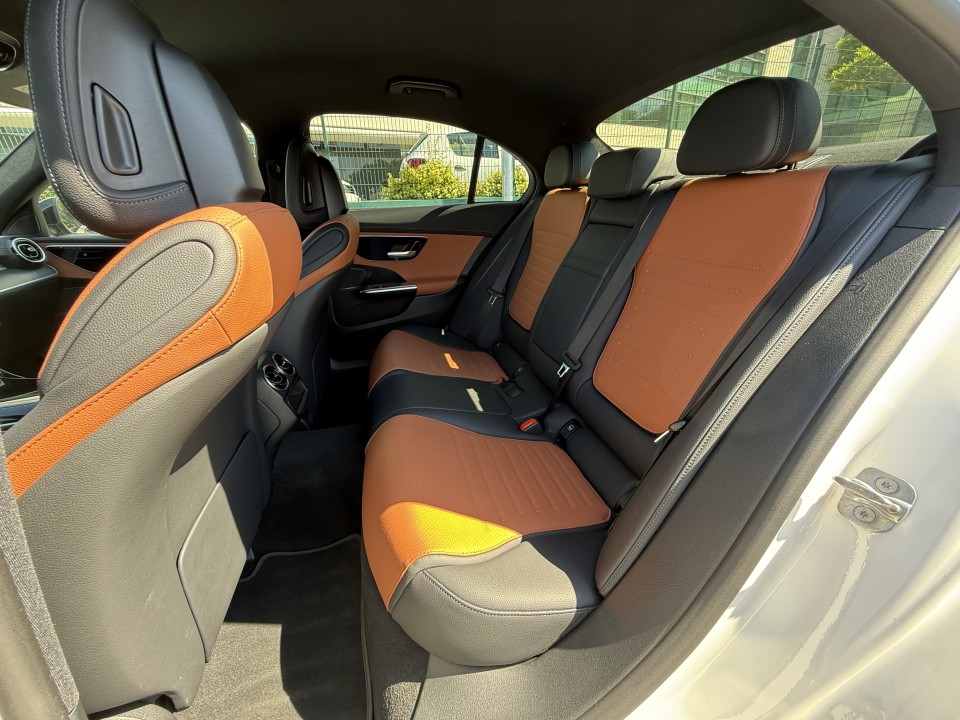 Mercedes-Benz C 180 AMG - foto 13