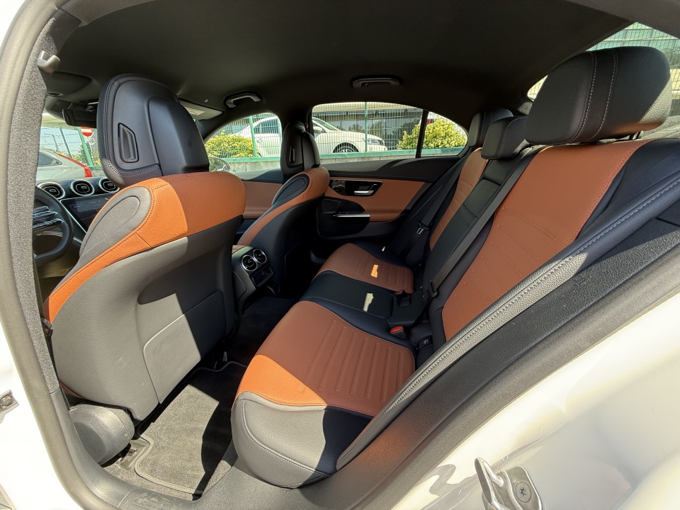 Mercedes-Benz C 180 AMG - foto 14