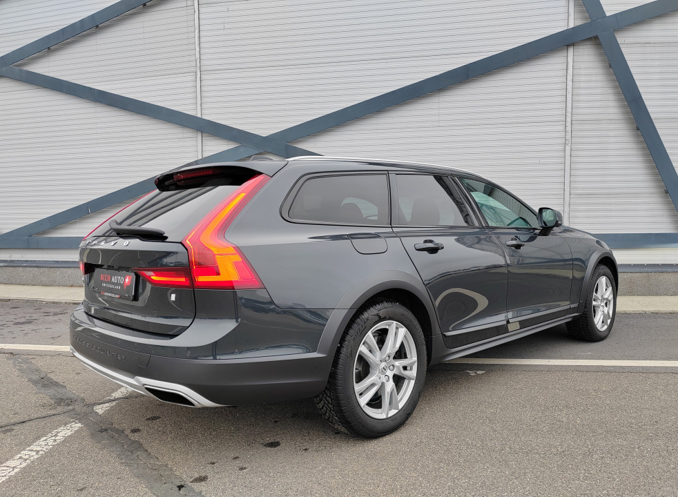 Volvo V90 Cross Country D5 Inscription AWD Geartronic (3)