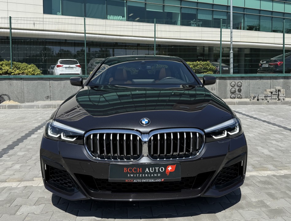 BMW Seria 5 520d sDrive M-Sport - foto 8
