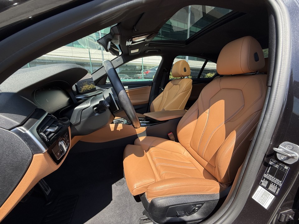 BMW Seria 5 520d sDrive M-Sport - foto 10