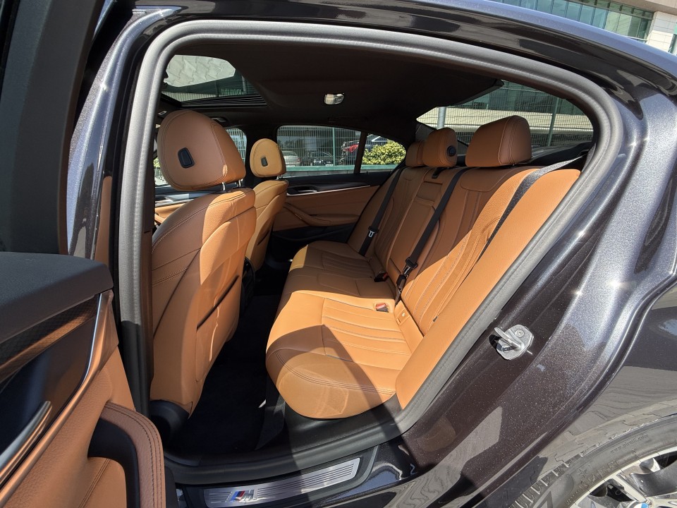 BMW Seria 5 520d sDrive M-Sport - foto 12