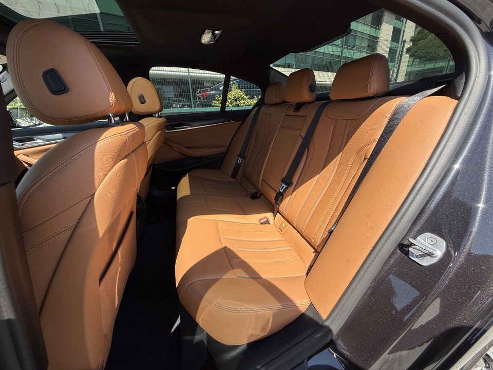 BMW Seria 5 520d sDrive M-Sport - foto 13