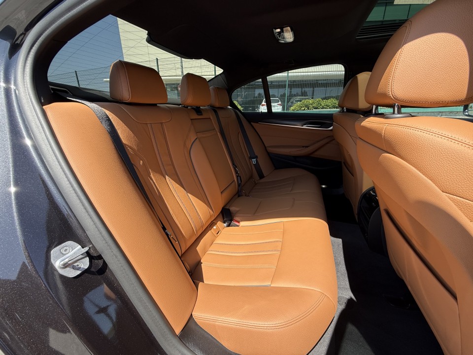 BMW Seria 5 520d sDrive M-Sport - foto 19