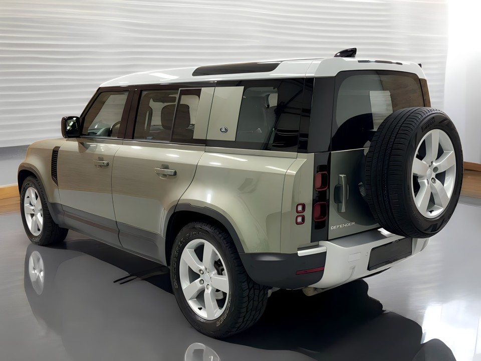 Land Rover Defender 110 D250 HSE (3)