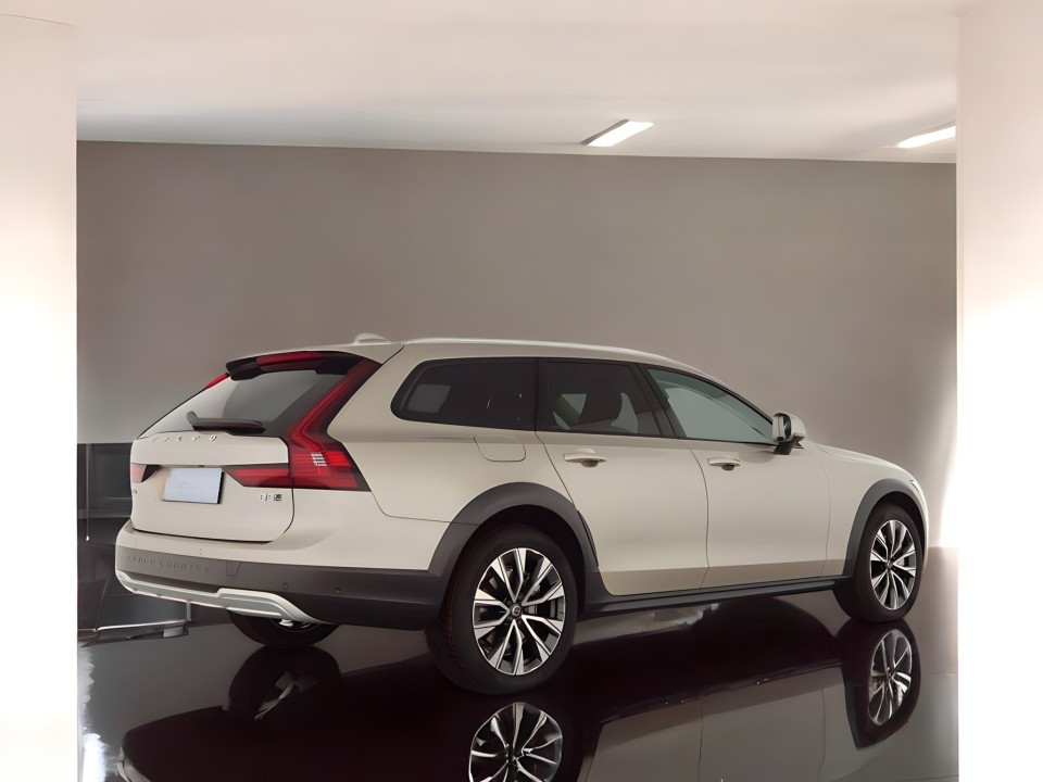 Volvo V90 Cross Country B5 AWD (2)