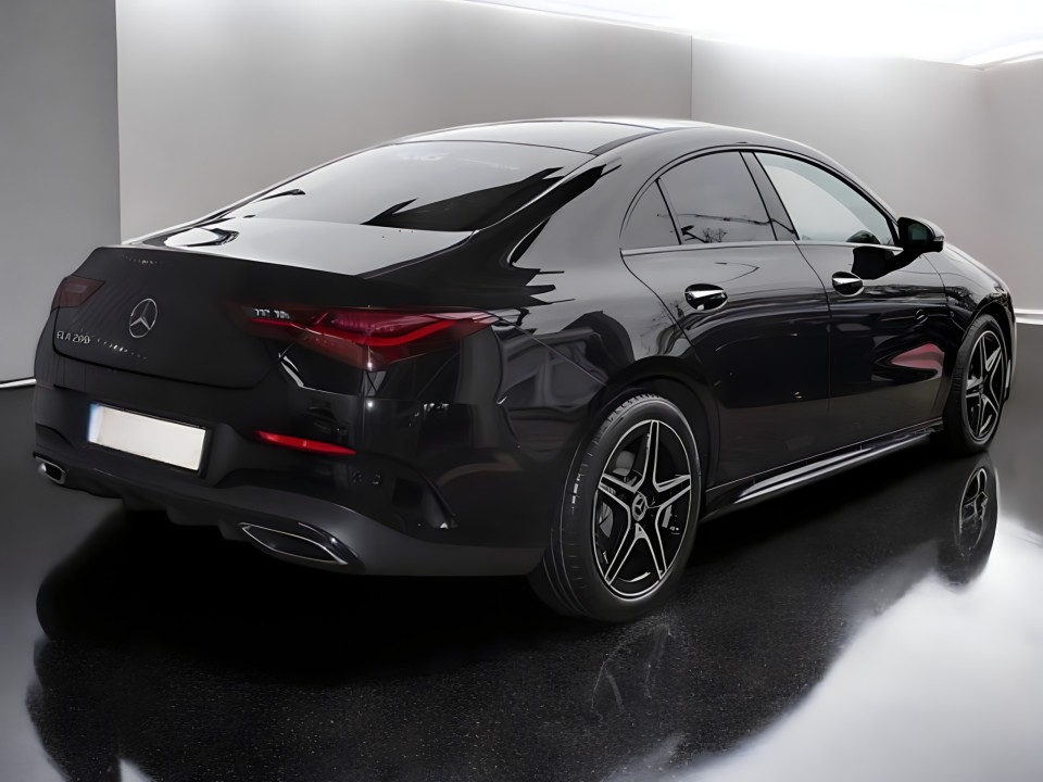 Mercedes-Benz CLA 200 AMG Line (2)