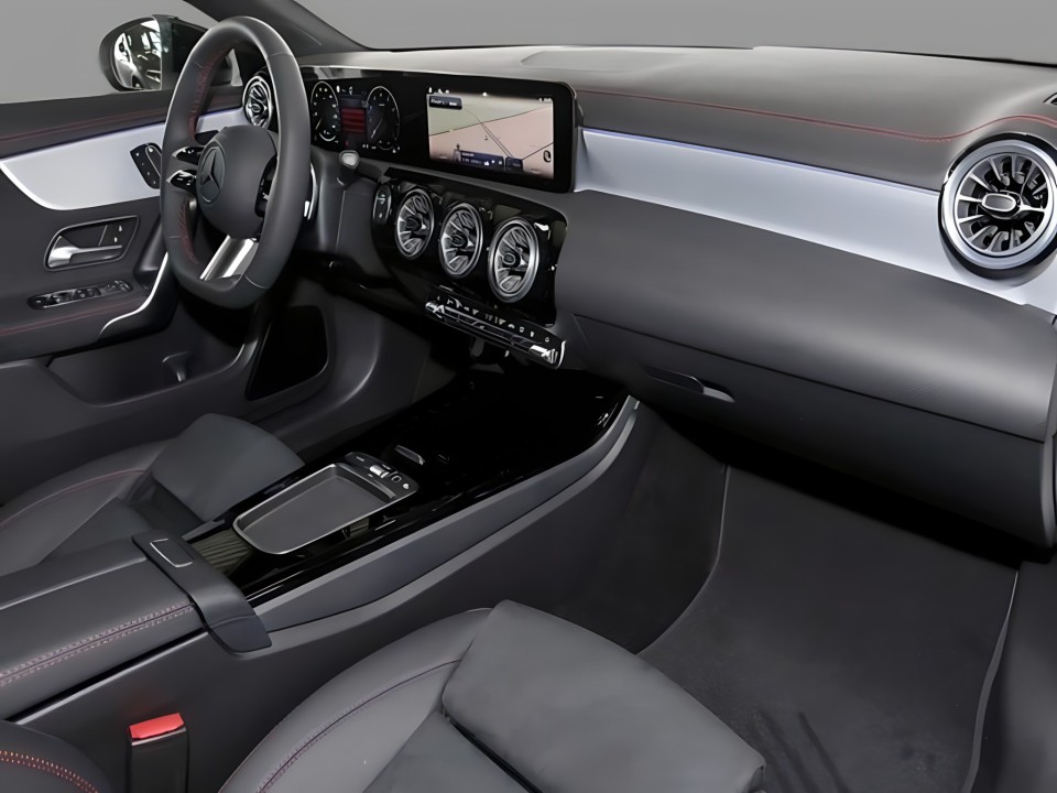 Mercedes-Benz CLA 200 AMG Line (3)