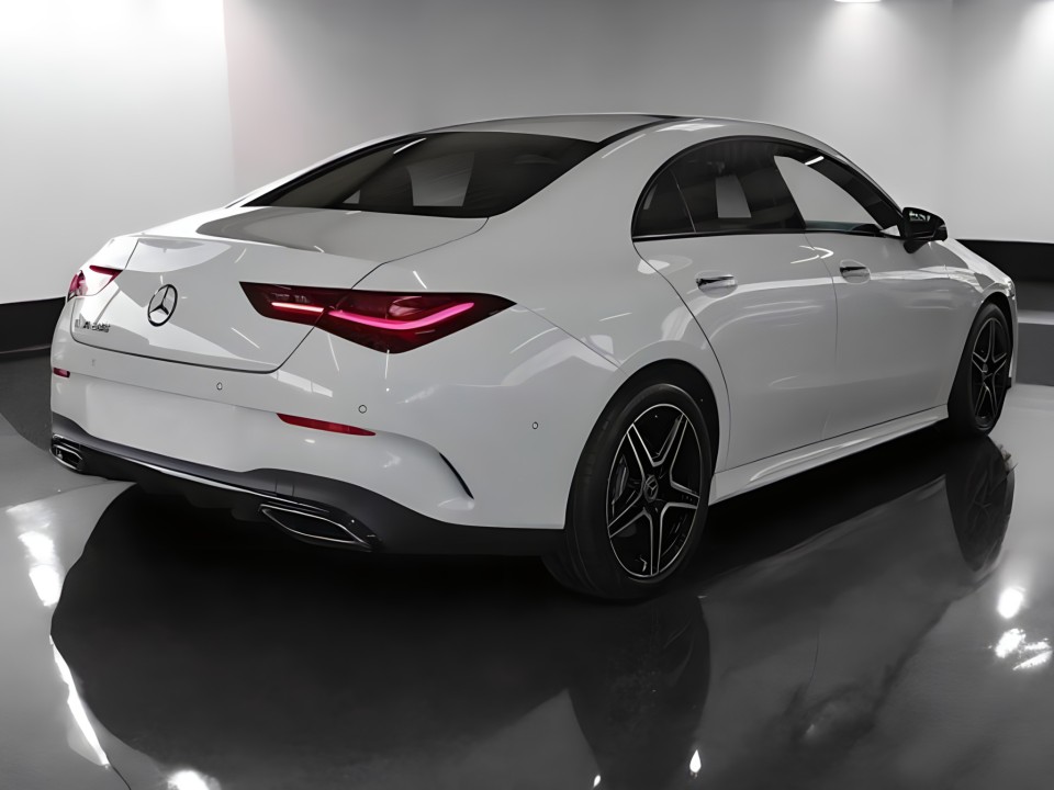 Mercedes-Benz CLA 200 AMG Line (2)