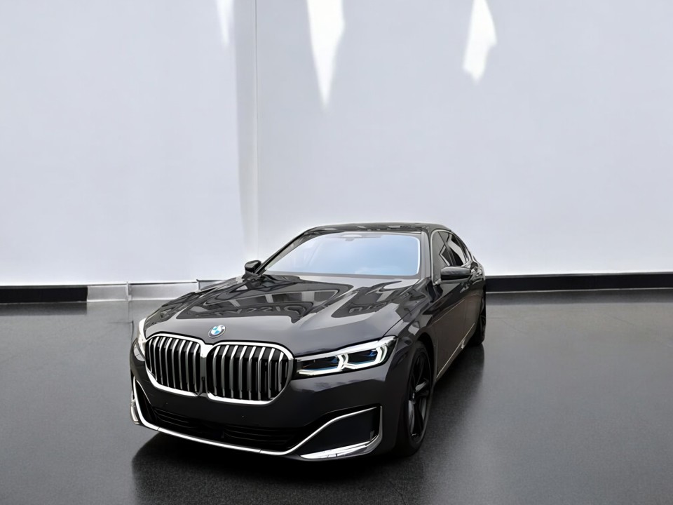BMW Seria 7 745Le xDrive (3)