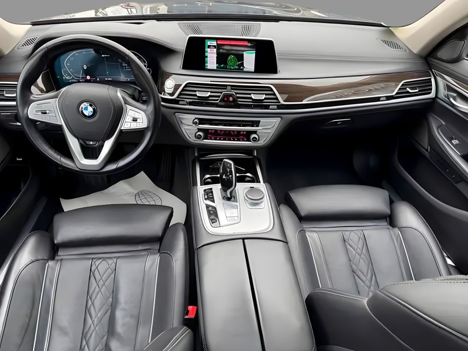 BMW Seria 7 745Le xDrive (5)