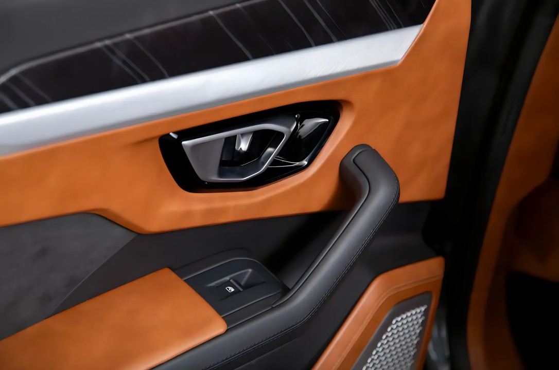 Lamborghini Urus - foto 28