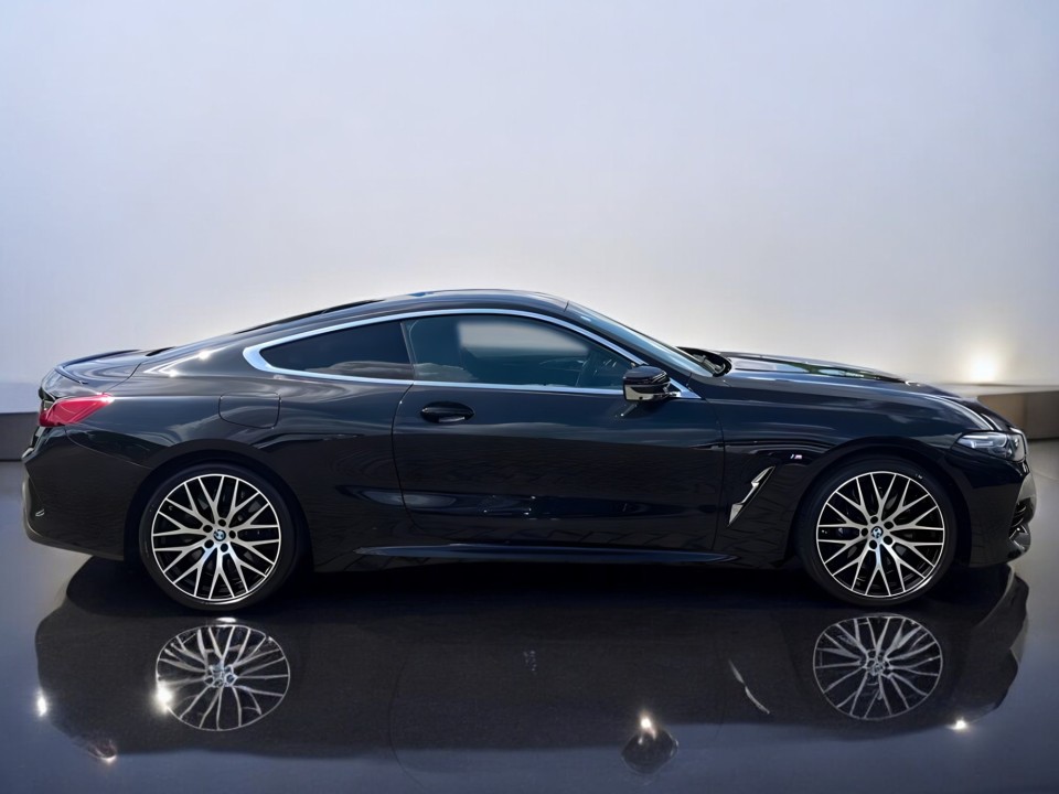 BMW Seria 8 M850i ​​xDrive Coupe (5)