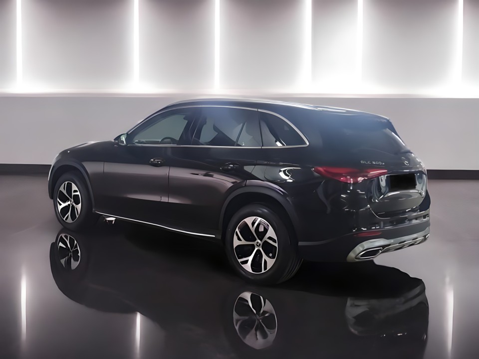 Mercedes-Benz GLC 300e 4MATIC (3)