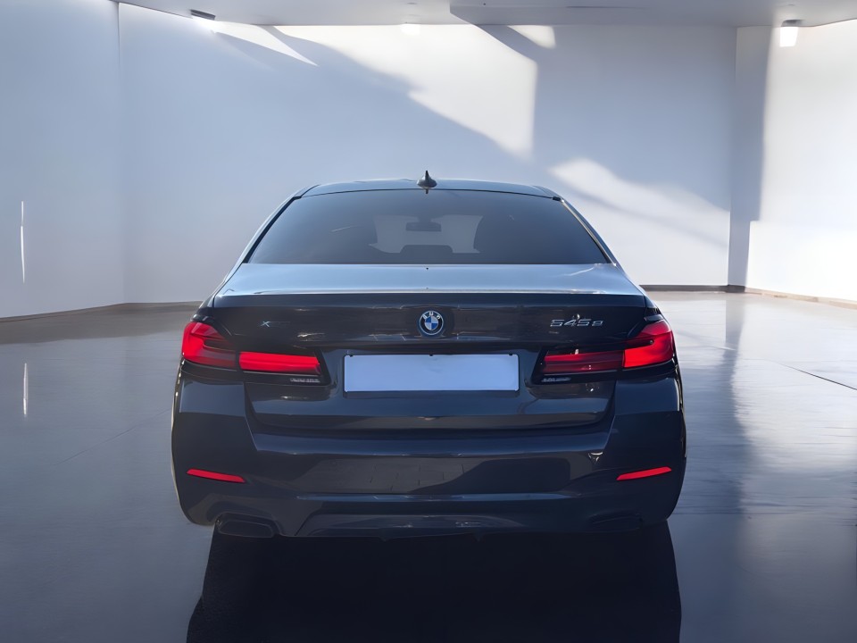 BMW Seria 5 545e xDrive (3)