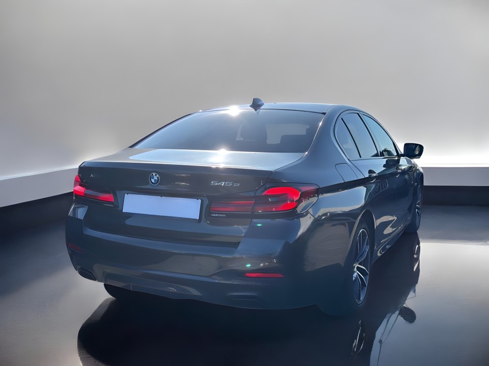 BMW Seria 5 545e xDrive (2)