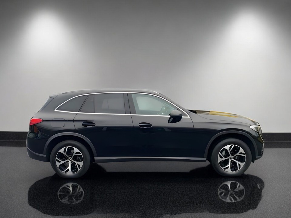 Mercedes-Benz GLC 300e 4MATIC (3)