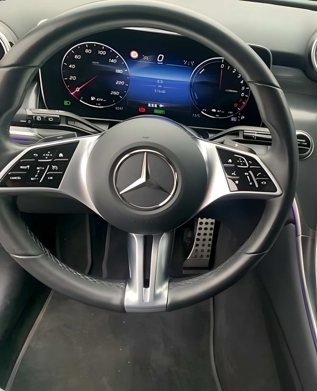 Mercedes-Benz GLC 300e 4MATIC (5)