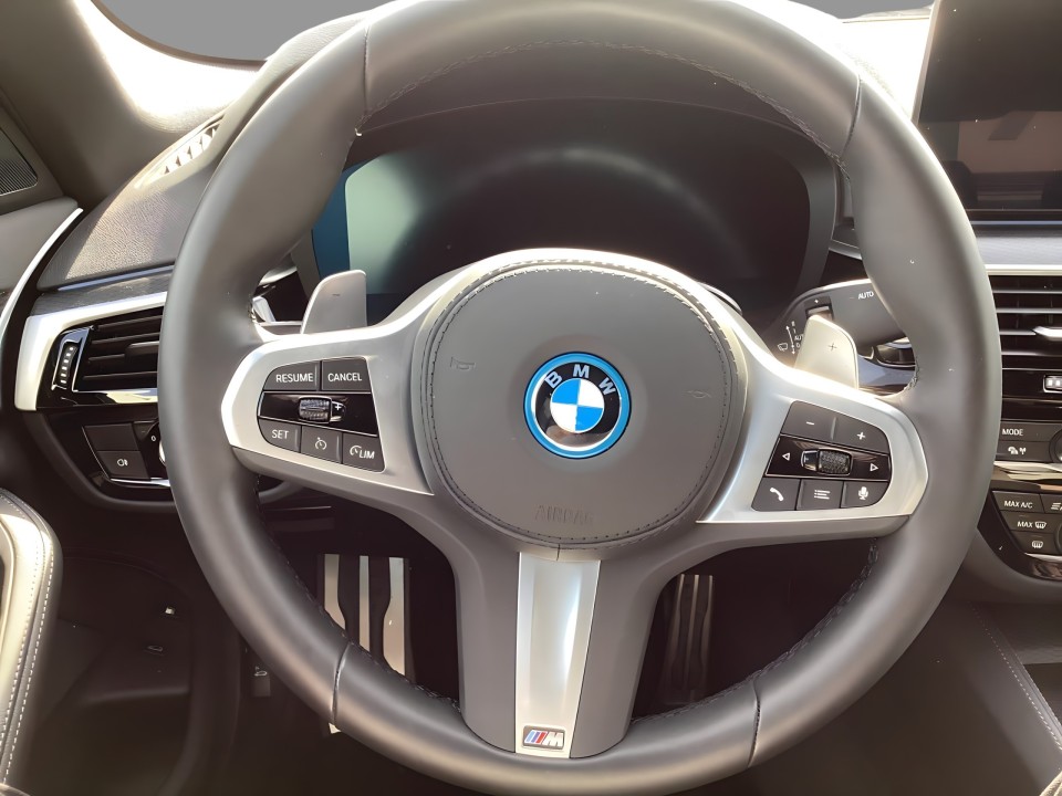 BMW Seria 5 530e xDrive M-Sport (5)