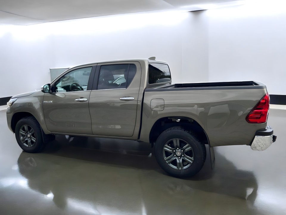 Toyota Hilux 2.8D Comfort (5)