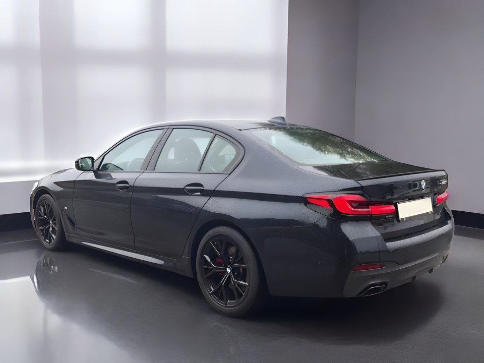 BMW Seria 5 520i M-Sport (5)