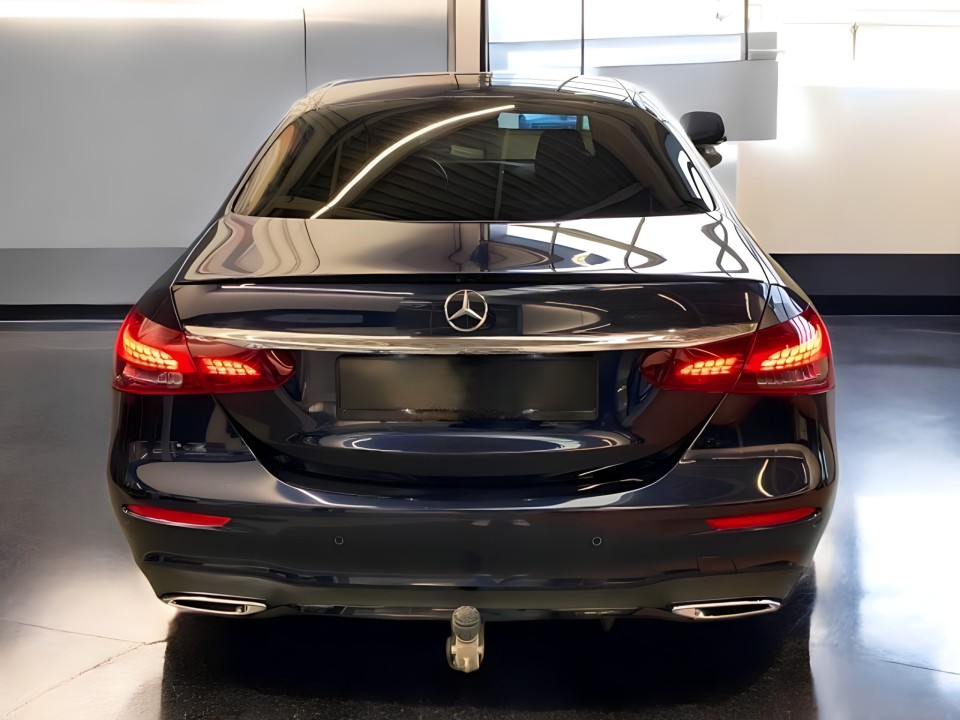 Mercedes-Benz E 200 AMG Line (4)