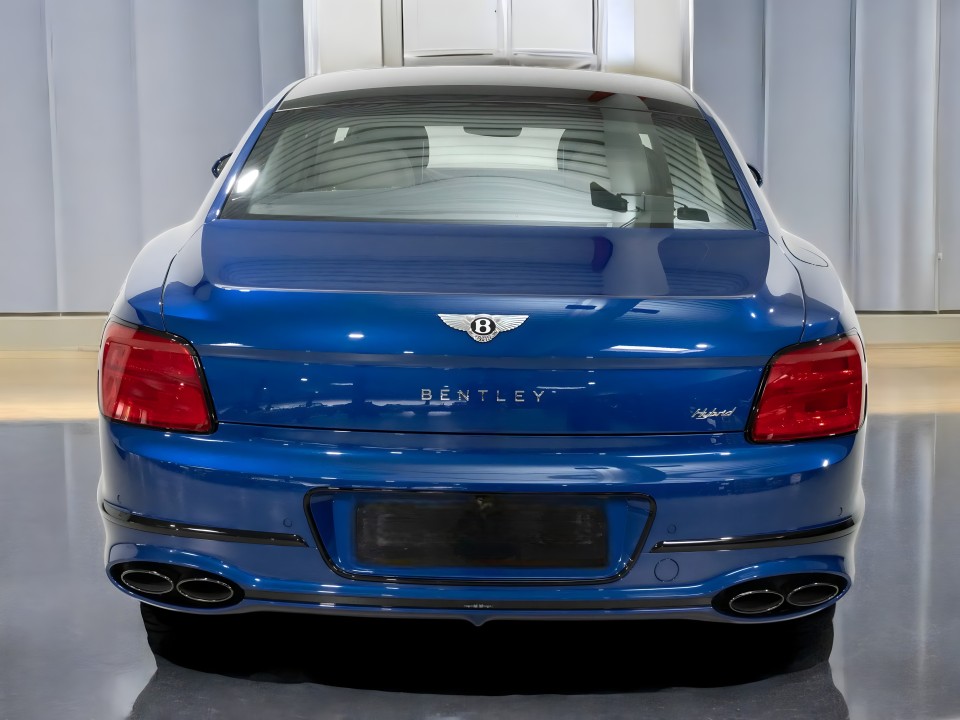 Bentley Flying Spur Azure V6 (2)