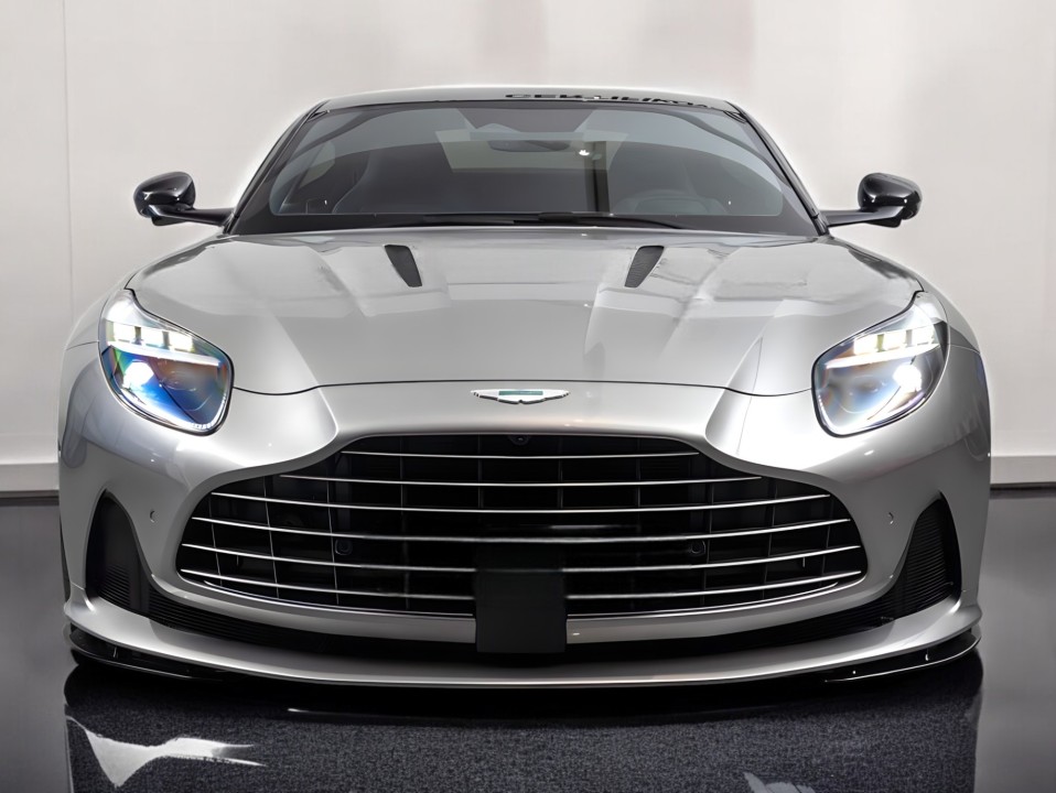 Aston Martin DB12 (2)