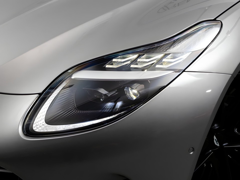 Aston Martin DB12 - foto 14