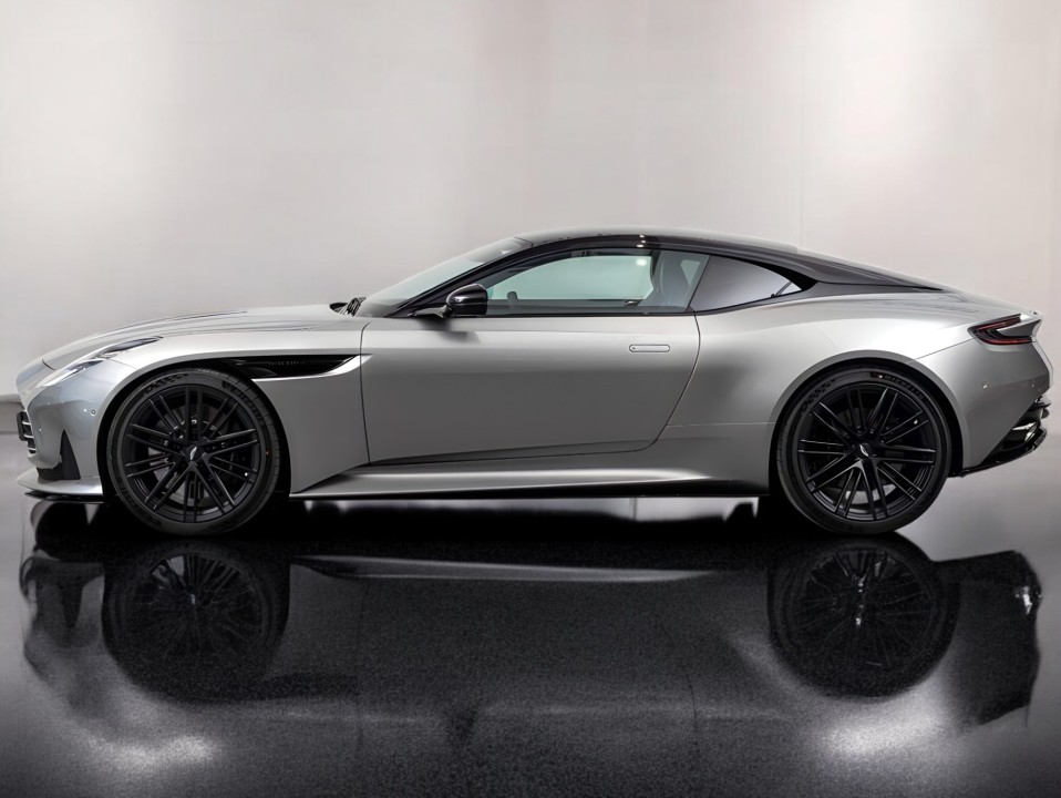 Aston Martin DB12 (5)