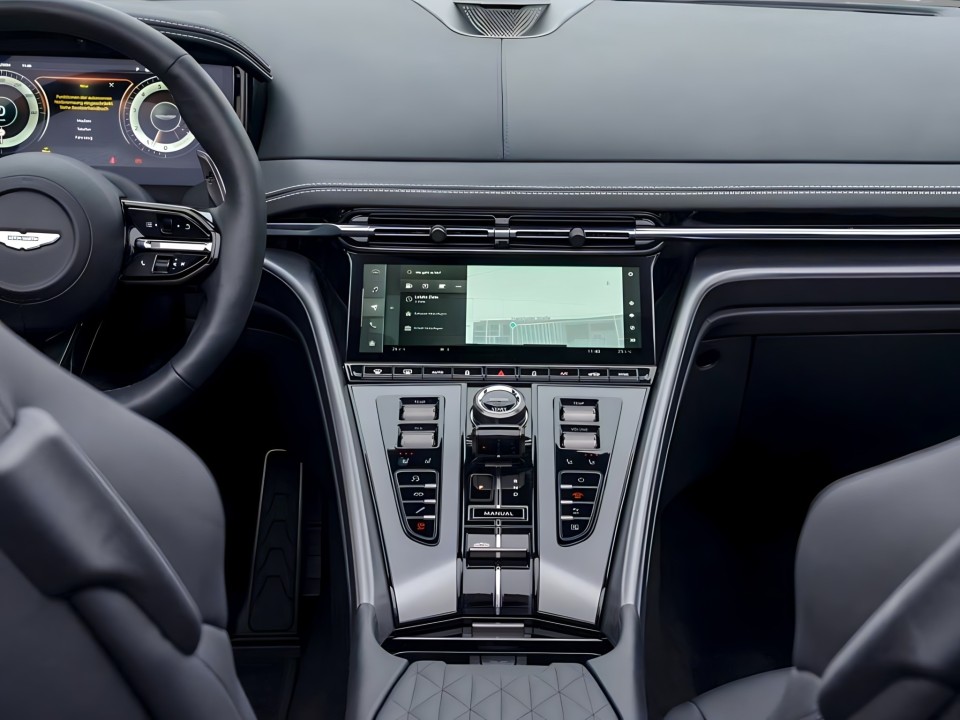 Aston Martin DB12 Volante (5)