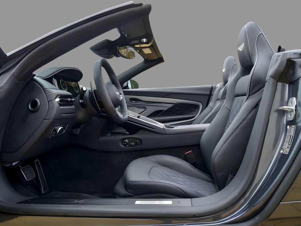 Aston Martin DB12 Volante - foto 6