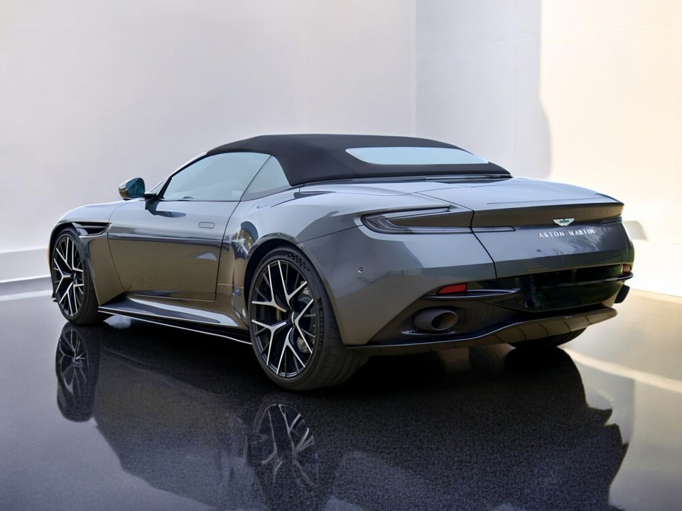 Aston Martin DB12 Volante (3)